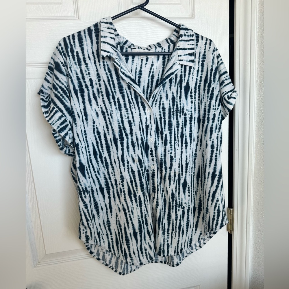 Eden & Olivia Black and White Button Down Shirt